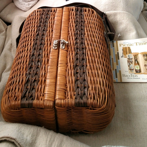 picnic Time Other - Picnic Time Wicker Wine Bottle Carrier Basket